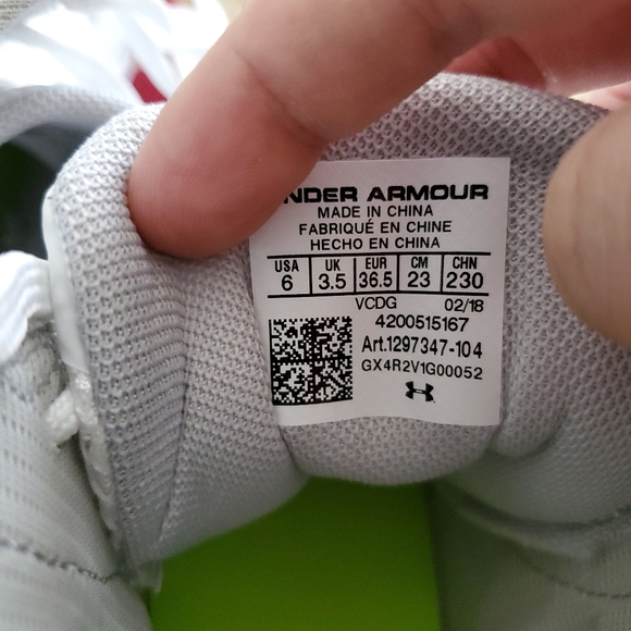 WOMENS UA HIGHLIGHT MOLDED LACROSSE SIZE 6 - Picture 2 of 5